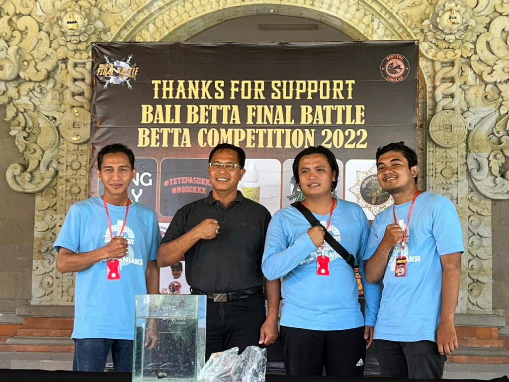 Kontes Ikan Cupang di Wantilan Jaba Pura Lingga Bhuwana Puspem Badung